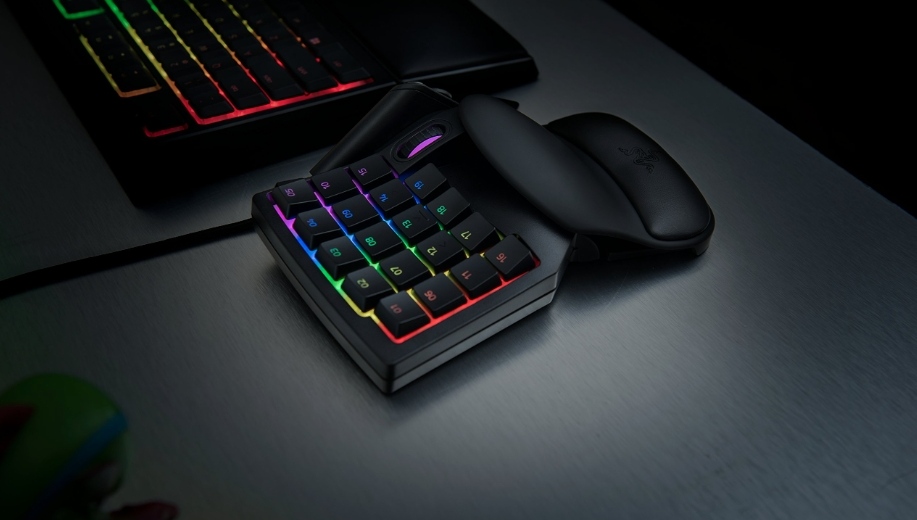 Image by Razer via Amazon Best-One-Handed-Gaming-Keyboard-and-Mouse02